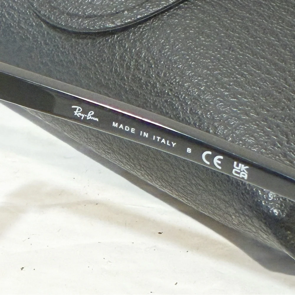 Ray Ban Unisex Clubmaster Classic Black‎ Gold Trim Sunglasses